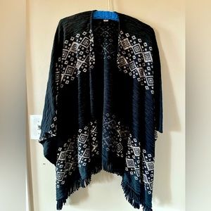 Mossimo black and white Aztec print poncho/shawl/cape
